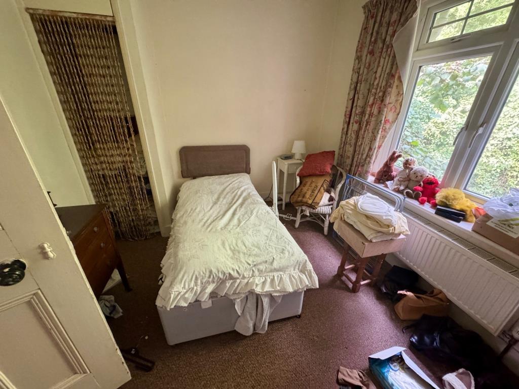 Lot: 159 - FIRST FLOOR FLAT FOR IMPROVEMENT WITH SEA VIEWS - Bedroom
